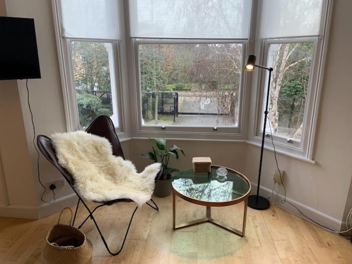 Lovely Spacious 1-Bedroom Flat In Tufnell Park Close To Central Лондон Экстерьер фото