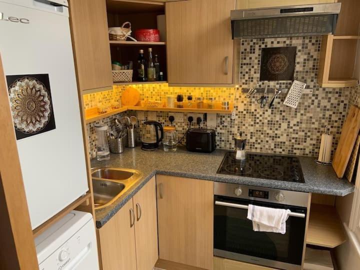 Lovely Spacious 1-Bedroom Flat In Tufnell Park Close To Central Лондон Экстерьер фото